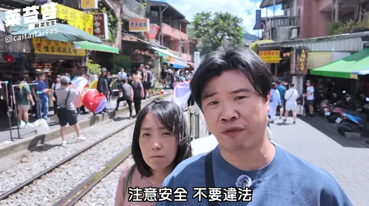網紅夫妻檔「菜苔苔與菜生生」日前違法在鐵軌區放天燈，遭罰1萬元後拍片道歉。翻攝自菜苔苔與菜生生YT