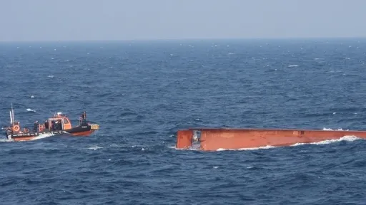  韩国外海中国渔船翻覆　3人失踪、2人心跳停止