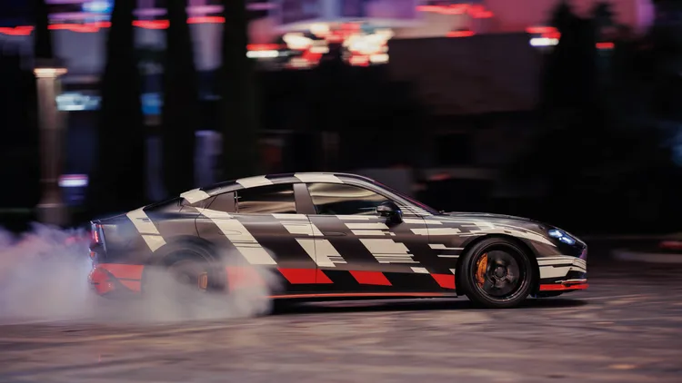 Mercedes-AMG預告首款AMG.EA高性能平台量產車型GT 4-Door Coupe，將於2026年震撼登場。原廠照片