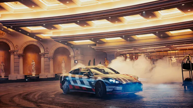 本次預告的新世代Mercedes-AMG GT 4-Door Coupé將成為品牌首款採用AMG.EA高性能電動平台的量產車款。原廠照片