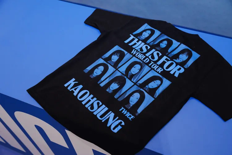 TWICE快閃店推出高雄城市T恤。Live Nation Taiwan提供