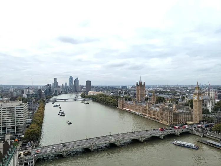 英国国会上、下议院议长18日分别致函议员，呼吁他们提防中国国家安全部假藉猎人头或其他空壳公司名义，企图在英国国会社群建立人脉，取得与英国有关的敏感资讯。中央社