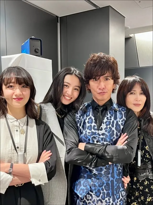 木村拓哉（右二）和工藤靜香（右）育有心美（左）、光希兩個愛女。翻攝Koki IG