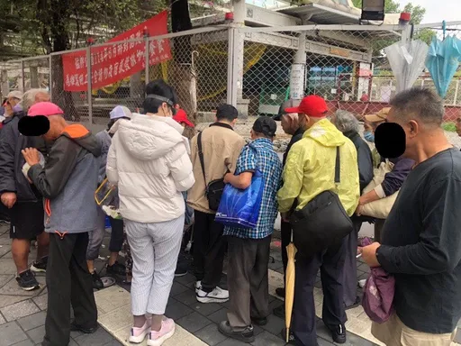 龍山寺前擺攤買個資「雙證件可領一千元」　綠委痛批：非常可惡