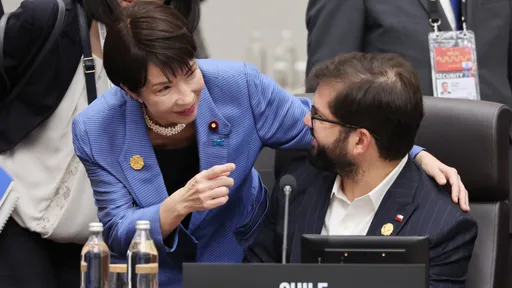 支持「浪花大嬸」！高市早苗「關西式」親民外交獲好評　內閣民調飆82%　