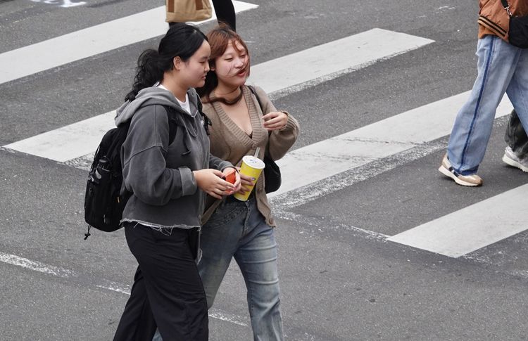 入秋最猛冷空氣明殺到!周二濕冷斷崖式掉至14°C 北台一路冷到周四