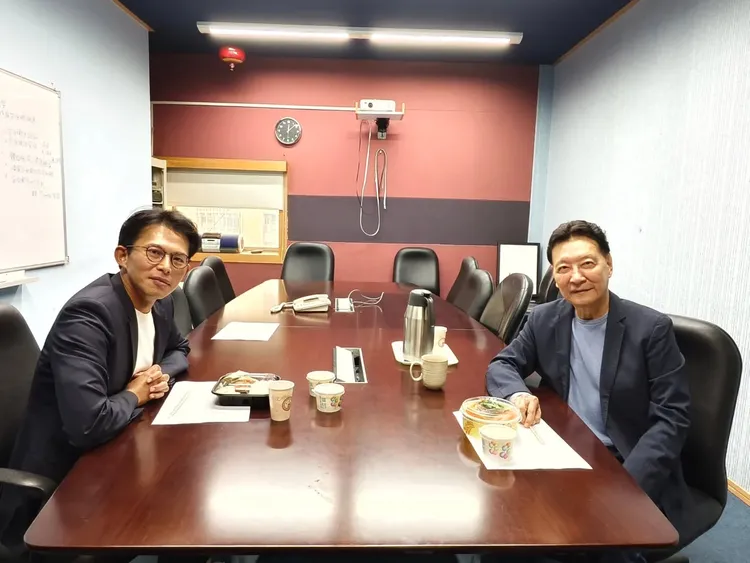 中广前董事长赵少康今（10日）中午与民众党主席黄国昌共进便当会。