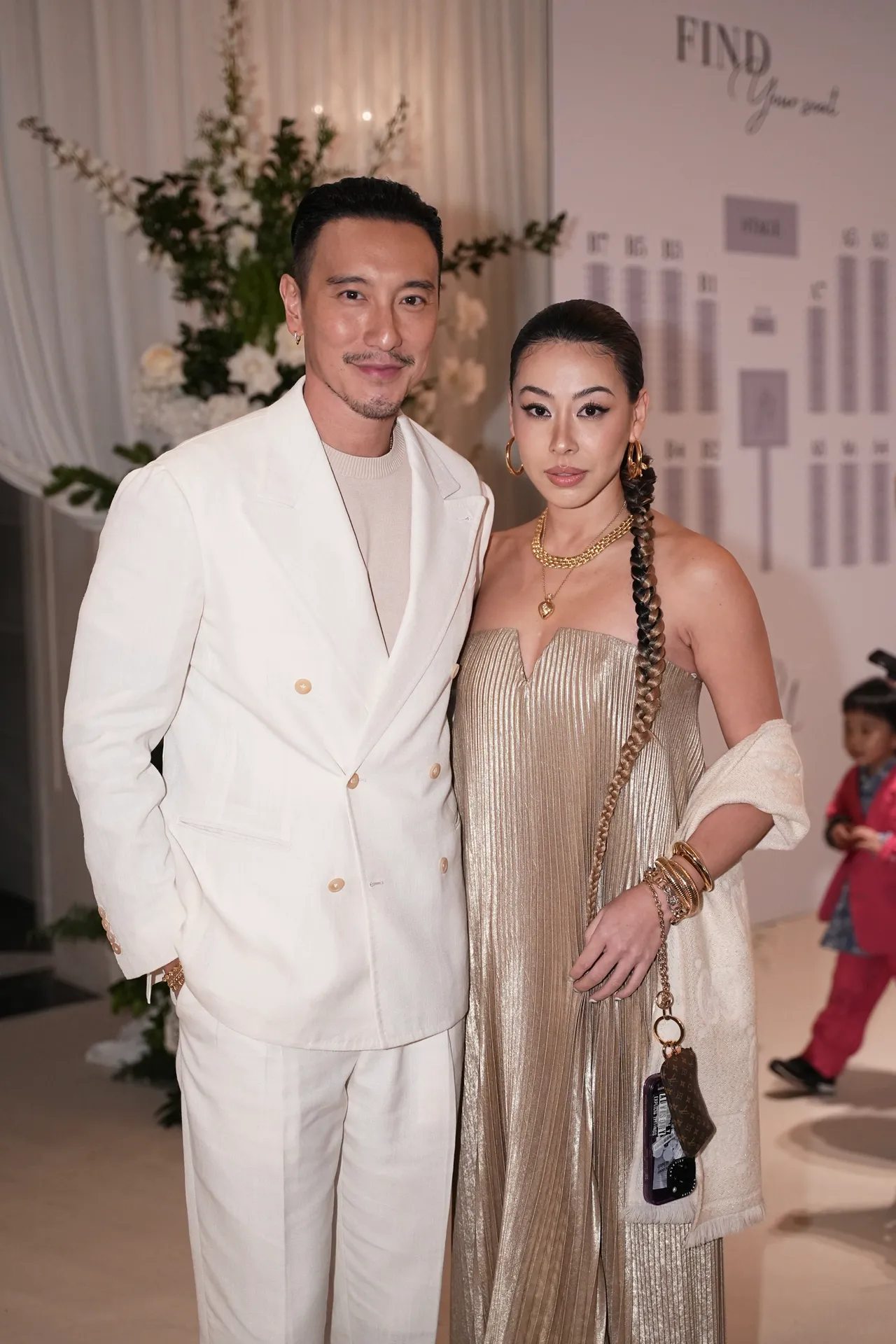 王阳明带老婆蔡诗芸吃邱泽、许玮宁喜酒。彭欣伟摄