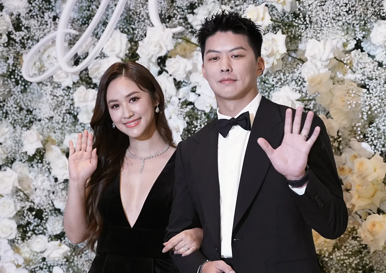 吴姗儒深V低胸赴邱泽婚宴引热议！网友挺穿搭自由「抢不过许玮宁光环」　