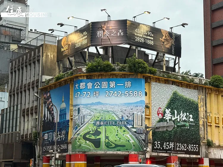 住展杂志汇整近两年公开新案并有交易攀上单坪百万元资讯，去年共计6案，分别为板桥区3案「三辉白昀」、「衡沐」、「耑芃」，与永和区2案「M PLUS」、「顶溪大苑」，以及三重区「润泰CITY PARK」，最高单价在105万元至125.1万元。住展提供