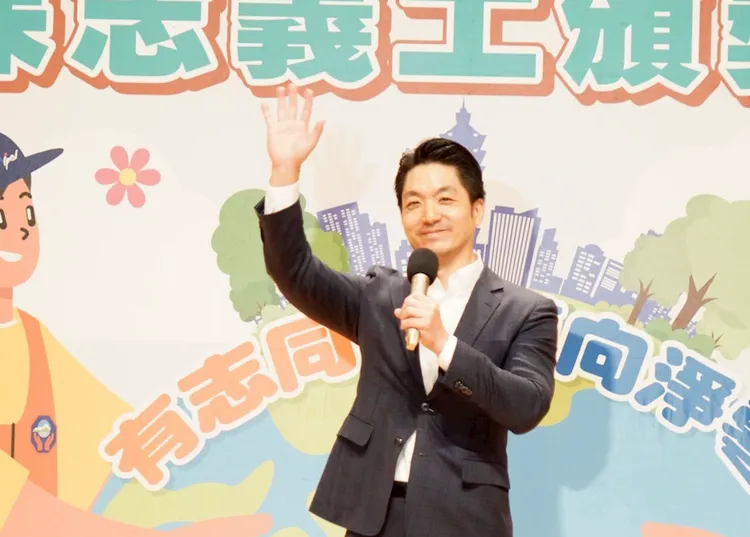 蒋万安出席台北市环保志义工环保奖章暨绩优环保义工队颁奖典礼。北市府提供