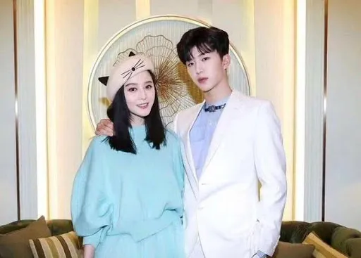 范冰冰（左）相當疼愛弟弟范丞丞。翻攝微博