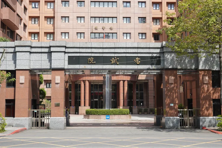 國考報名人數雪崩，今年高普考報考人數跌破6萬人，報名費卻大漲25%至27%。考試院提供