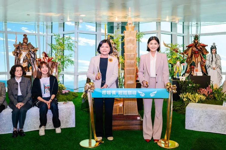 《超越偶‧超越巔峰》（Beyond the Puppet, Beyond the Summit）特展在台北101登場，結合雲林國際偶戲節、森林療癒季兩大品牌IP。雲縣府提供