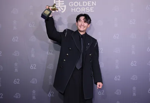 金马奖｜张震2度夺金马影帝！成功乱入外送员生活　甜谢太太女儿和爸爸