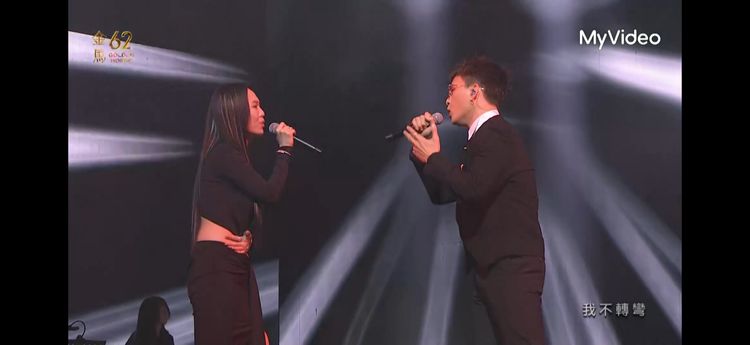 孫盛希辣翻！合體黃奇斌搖滾燃炸金馬　網評選歌「天堂與地獄」