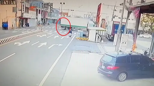 撞擊畫面曝光！彰化大貨車左轉撞直行機車　79歲騎士慘死
