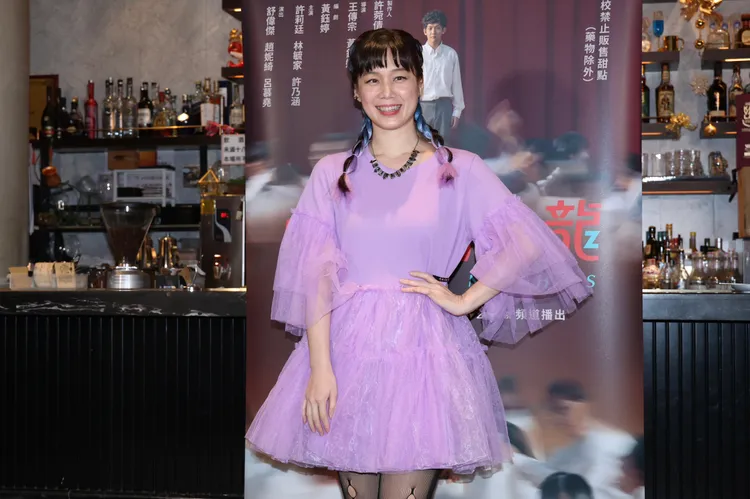 許乃涵為了角色，很敬業穿得少。莊宗達攝