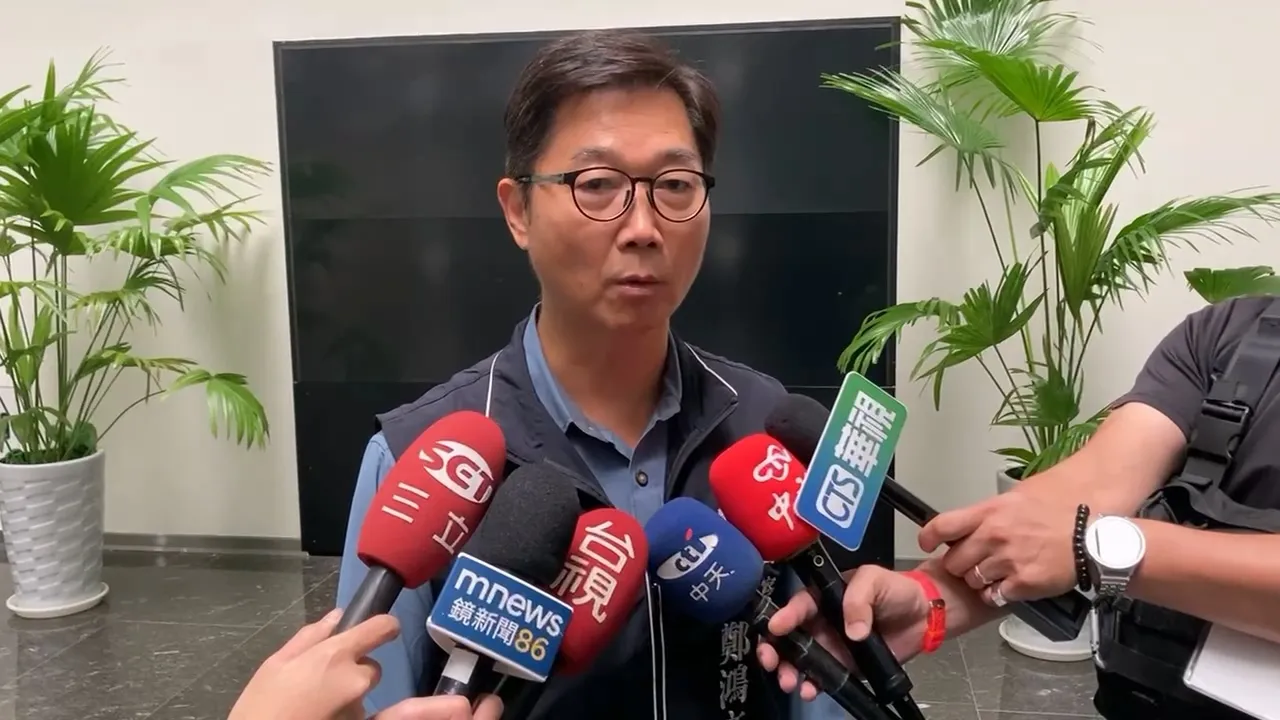 清水警分局长郑鸿文说，因违规机车车号与当事人轿车完全相同，员警作业疏失才开错罚单。民众提供