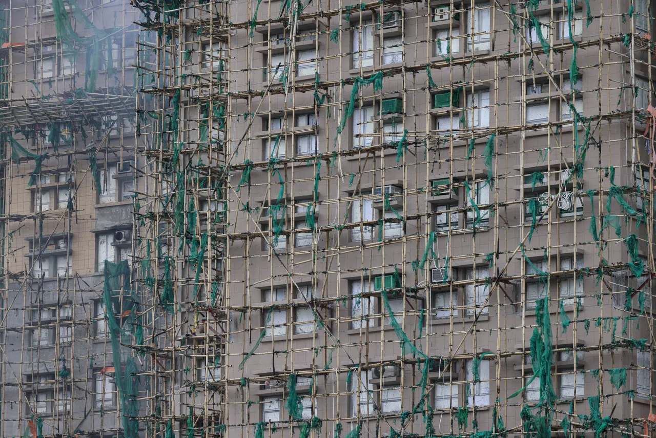 黑历史被翻出！宏福苑包商「报价比别人贵6亿」怎么得标的？