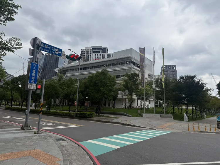 实价登录资料显示，目前新庄副都心的平均房价约为每坪62.7万元，相较于2021年的每坪47.7万元，短短5年时间就上涨了31.4%。中信房屋提供