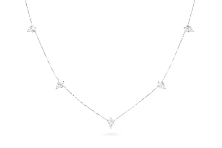 AHKAH cerf-volant losange鉑金鑽石項鍊，12萬6000元。品牌提供