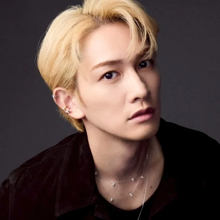 町田啓太戴AHKAH珠寶拍攝時尚大片。翻攝keita_machida_official IG