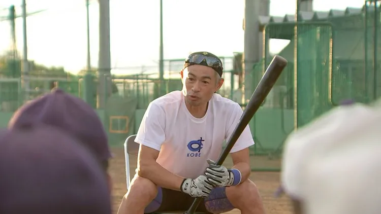 铃木一朗每年都会亲自指导高中球员。翻摄情热大陆X