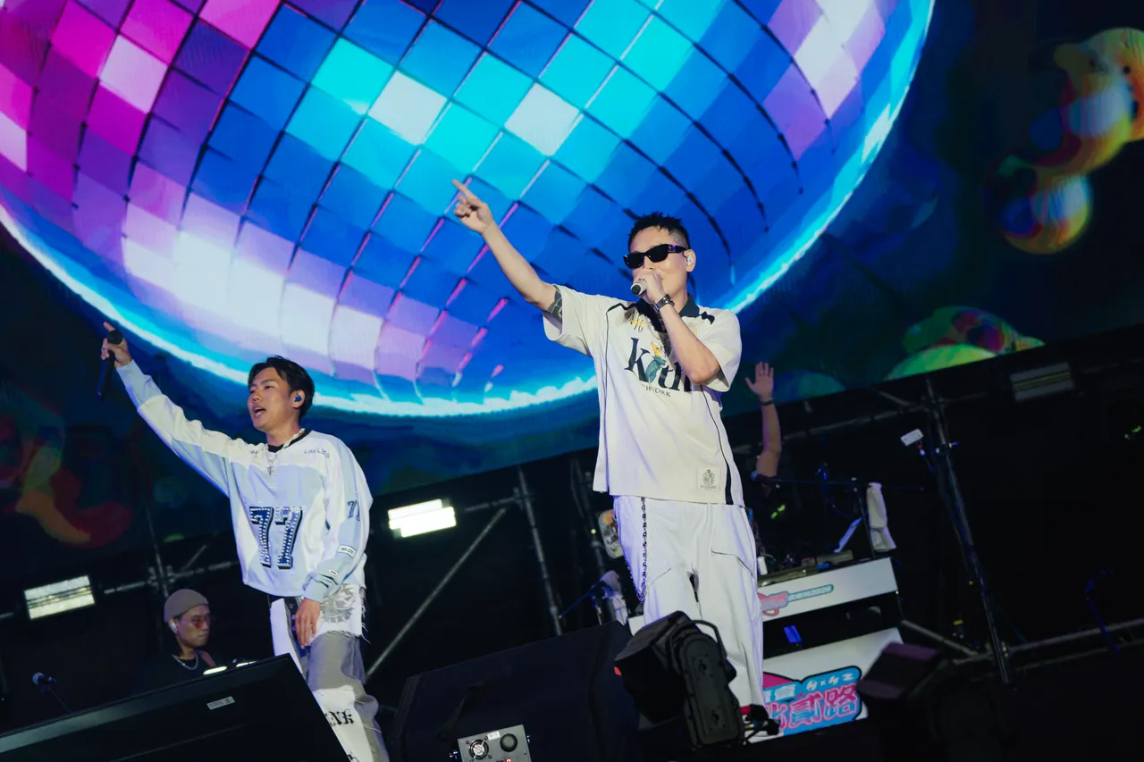 洋蔥（左）、春風。KKLIVE、混血兒娛樂提供