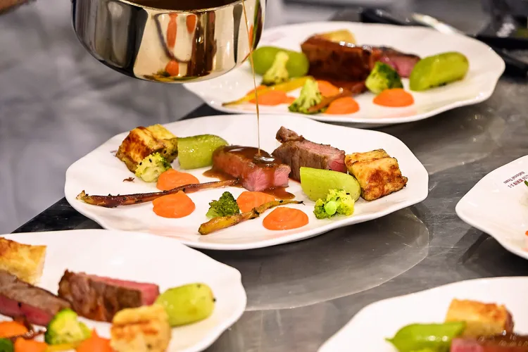 選手比賽成品從中式、西式、以及甜點與烘焙皆有。業者提供