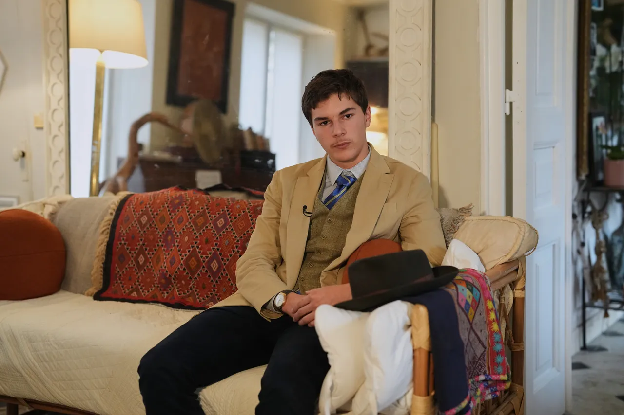 15岁的德沃说自己很喜欢这种打扮。美联社