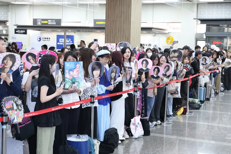 逾700人擠爆機場接山下智久。莊宗達攝