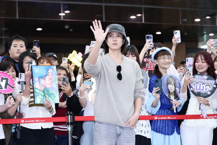 直擊｜山下智久空降松機1舉動超有禮！被700粉包圍動彈不得