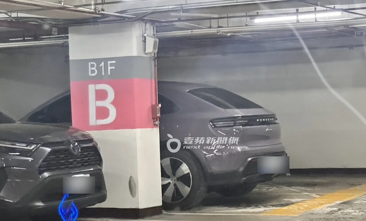 徐新洋开车到台大医院地下停车场停车。特勤中心摄