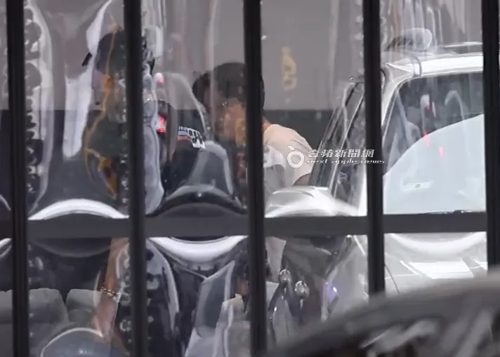 徐新洋熟门熟路坐在休息区等候。特勤中心摄