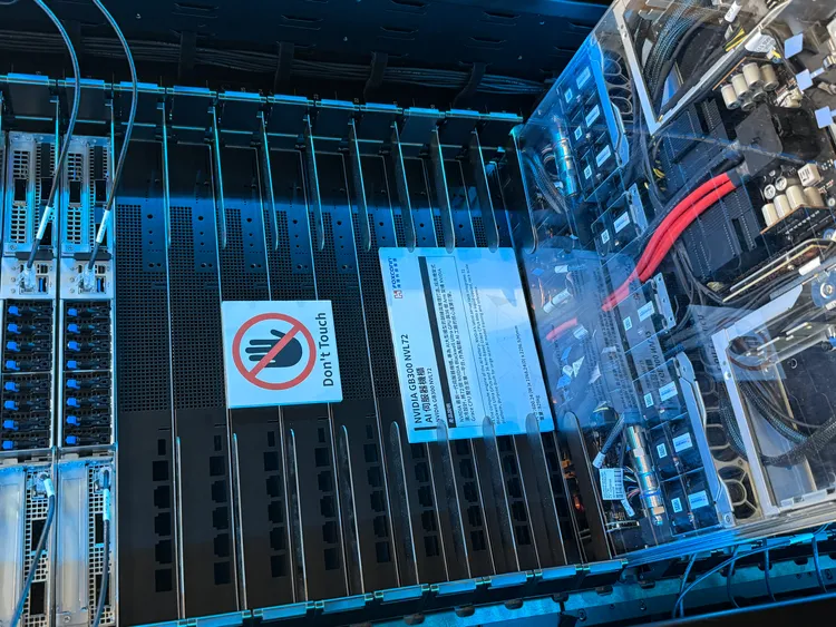 鴻海展出的GB300 NVL72。呂承哲攝