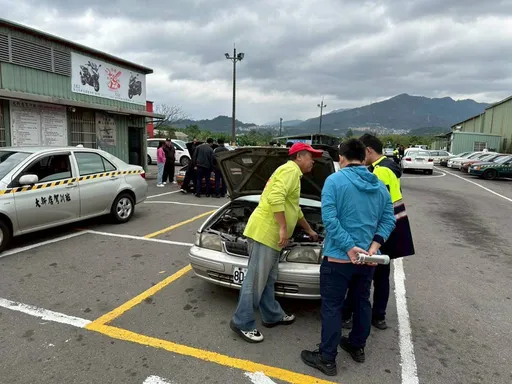 新店警提升新进同仁驾驶能力　结合驾训班「补习」演练