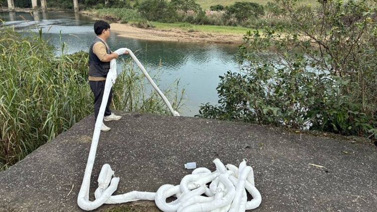 基隆河發現油污影響民生用水！基隆、汐止多區民眾：水有汽油味