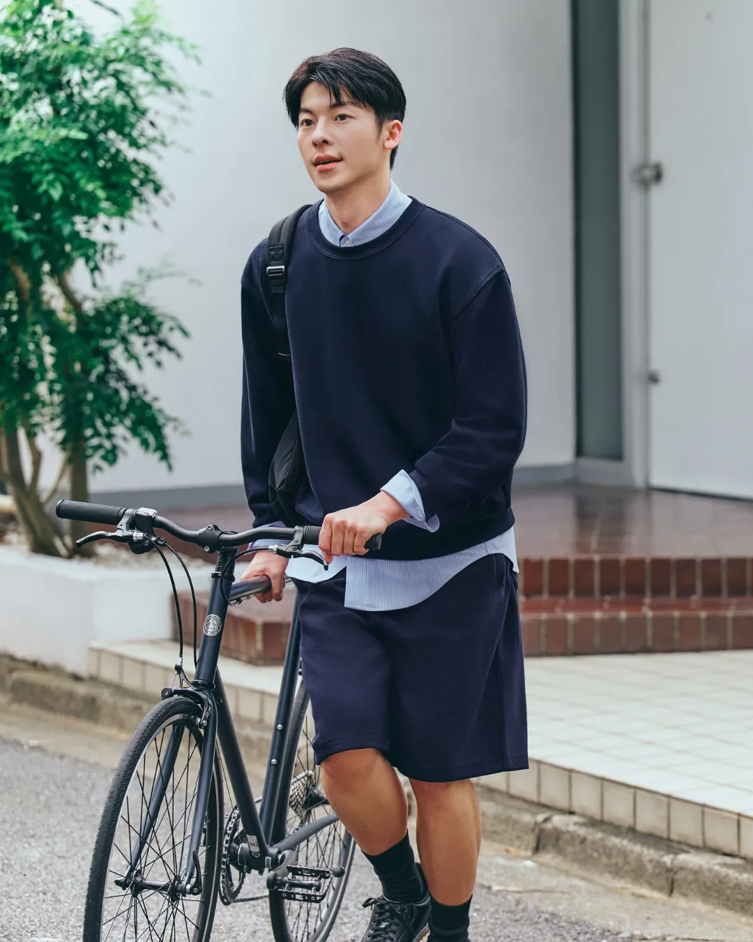 许光汉同款UNIQLO宽版休闲上衣，感谢价790元。品牌提供