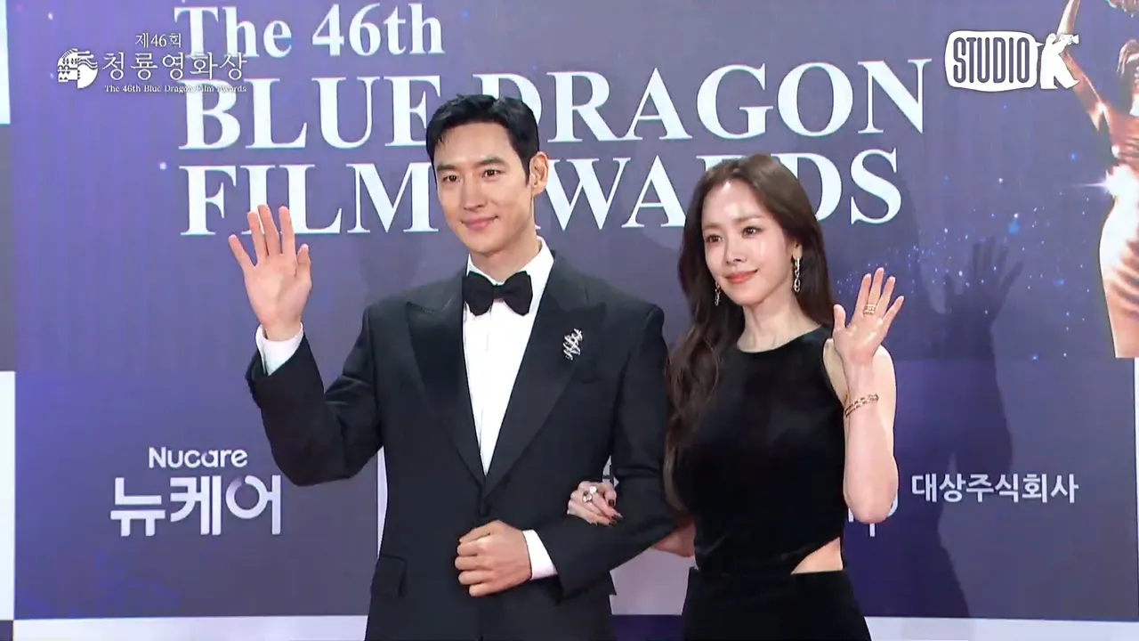 李帝勋（左）、韩志旼2度搭档主持青龙奖。翻摄YouTube