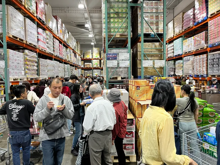 好市多黑五人潮。莊宗達攝