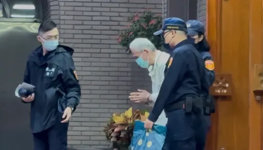 白发赌徒297刀砍死失明二房东　他认罪求减刑！一审判决下午出炉