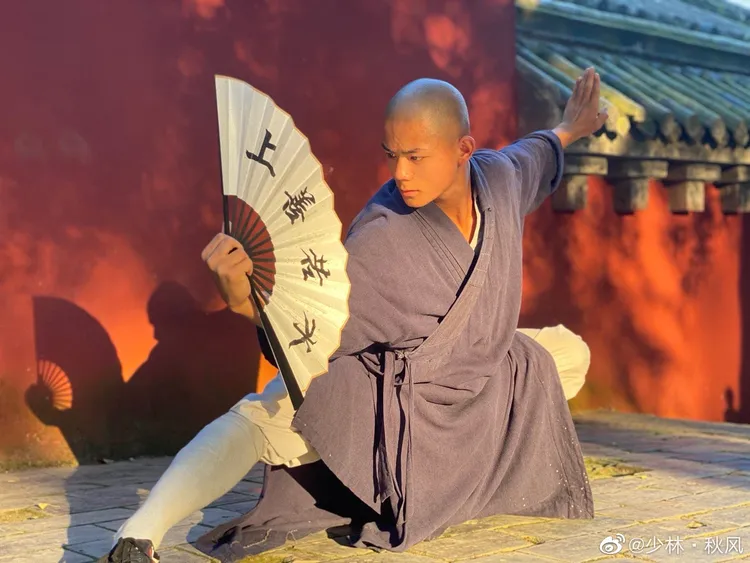 「最帥武僧」秋風去年8月車禍猝逝，終年21歲。翻攝秋風微博