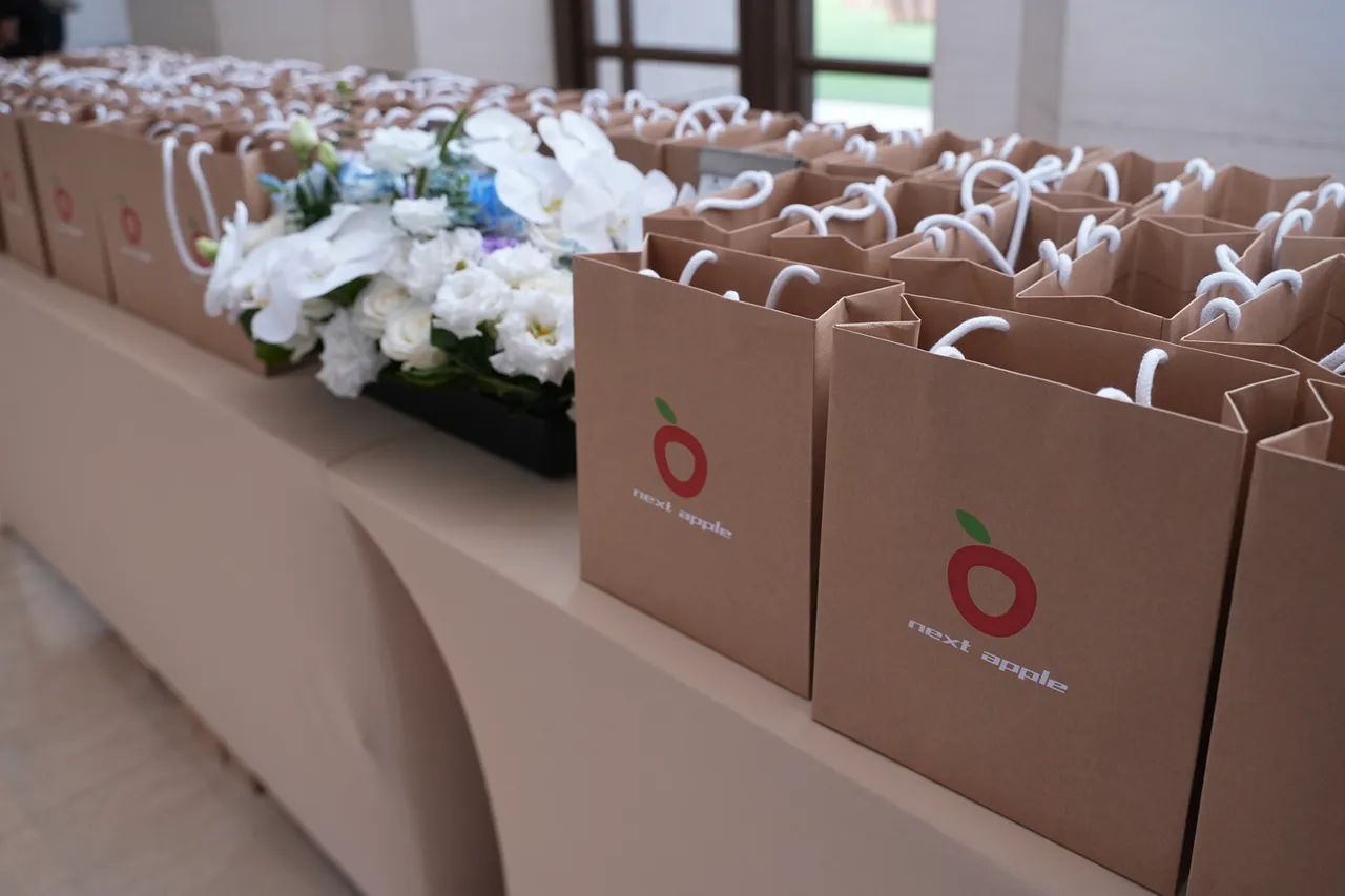 现场来宾礼诚意满满。彭欣伟摄