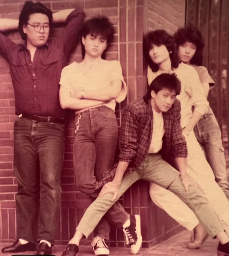 屠穎（左起）、李國超、李亞明、劉偉仁、李哲唯是藍天使合唱團成員，感情甚篤。翻攝自李國超臉書