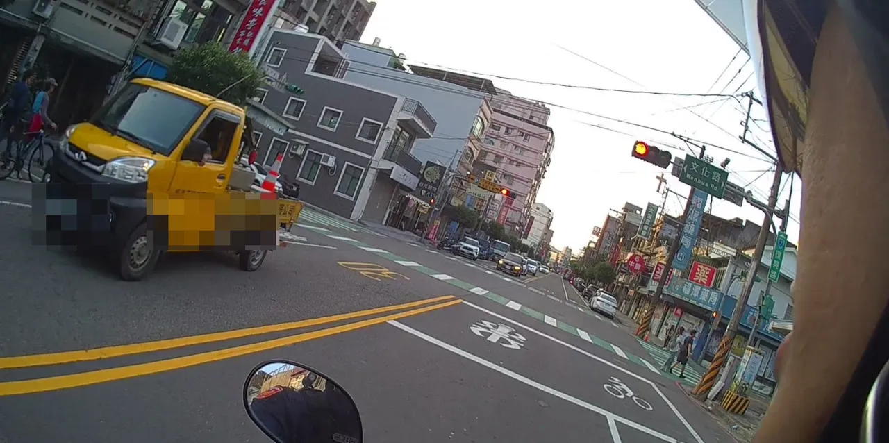 小货车行车摇摆。大溪警分局提供