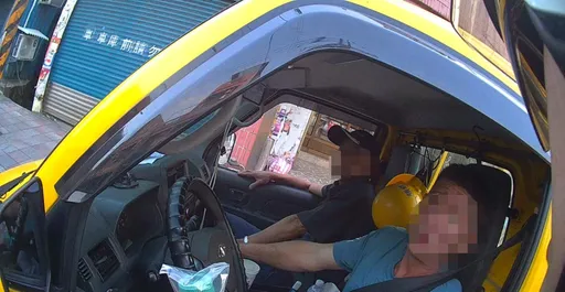 小貨車行車搖擺不定　駕駛因這事遭扣車法辦