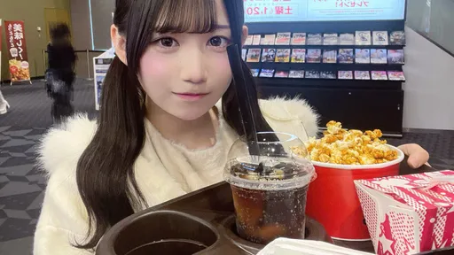 你找得到吗？17岁女偶像看电影一张照「反射泄男友」被火速退团