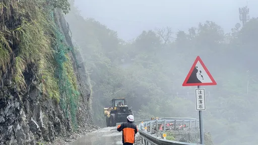 台8线中横公路持续性落石　关原至天祥路段封闭预计明天抢通