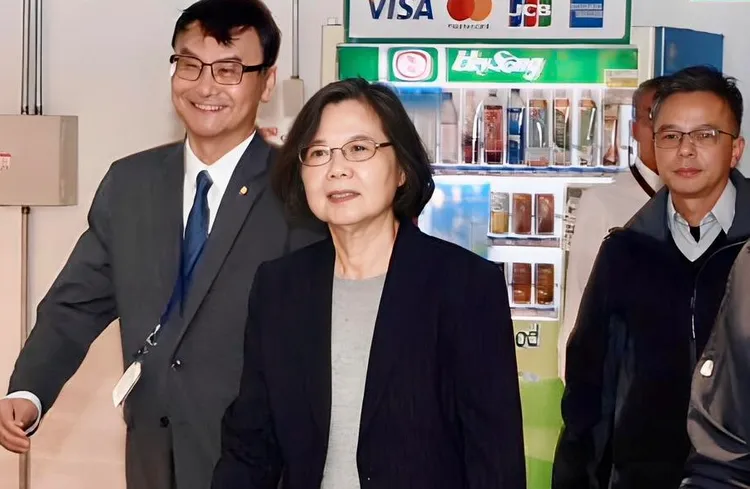 前总统蔡英文启程前往德国出席「柏林自由会议」（Berlin Freedom Conference）发表演说。翻摄蔡英文脸书